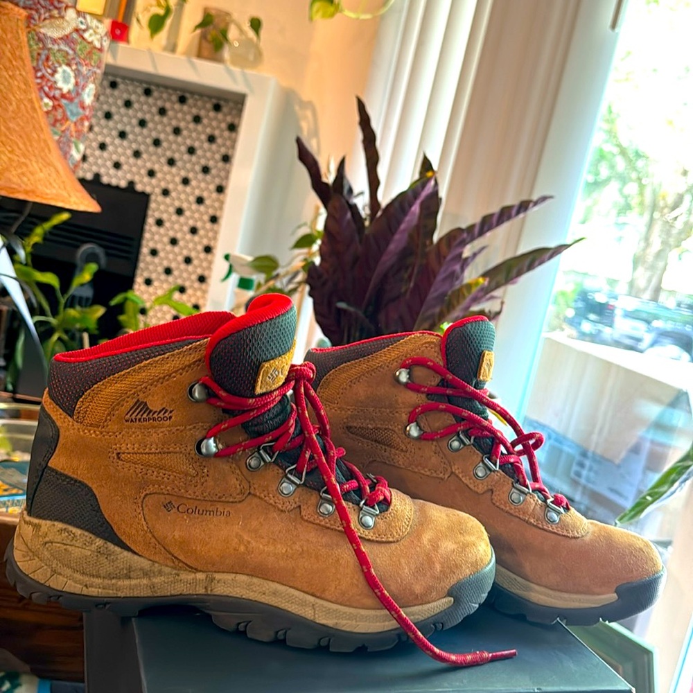 Columbia Waterproof Hiking shoes